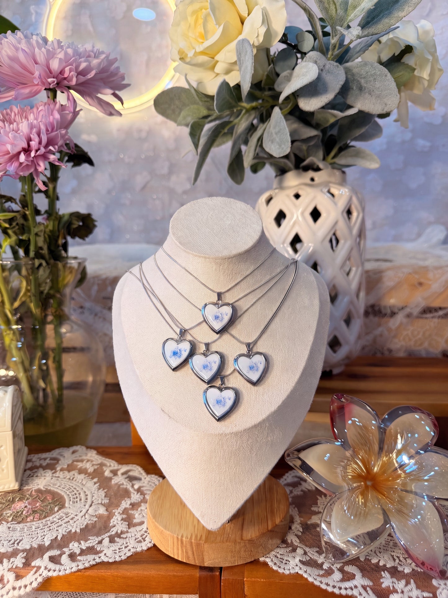 Floral locket gold