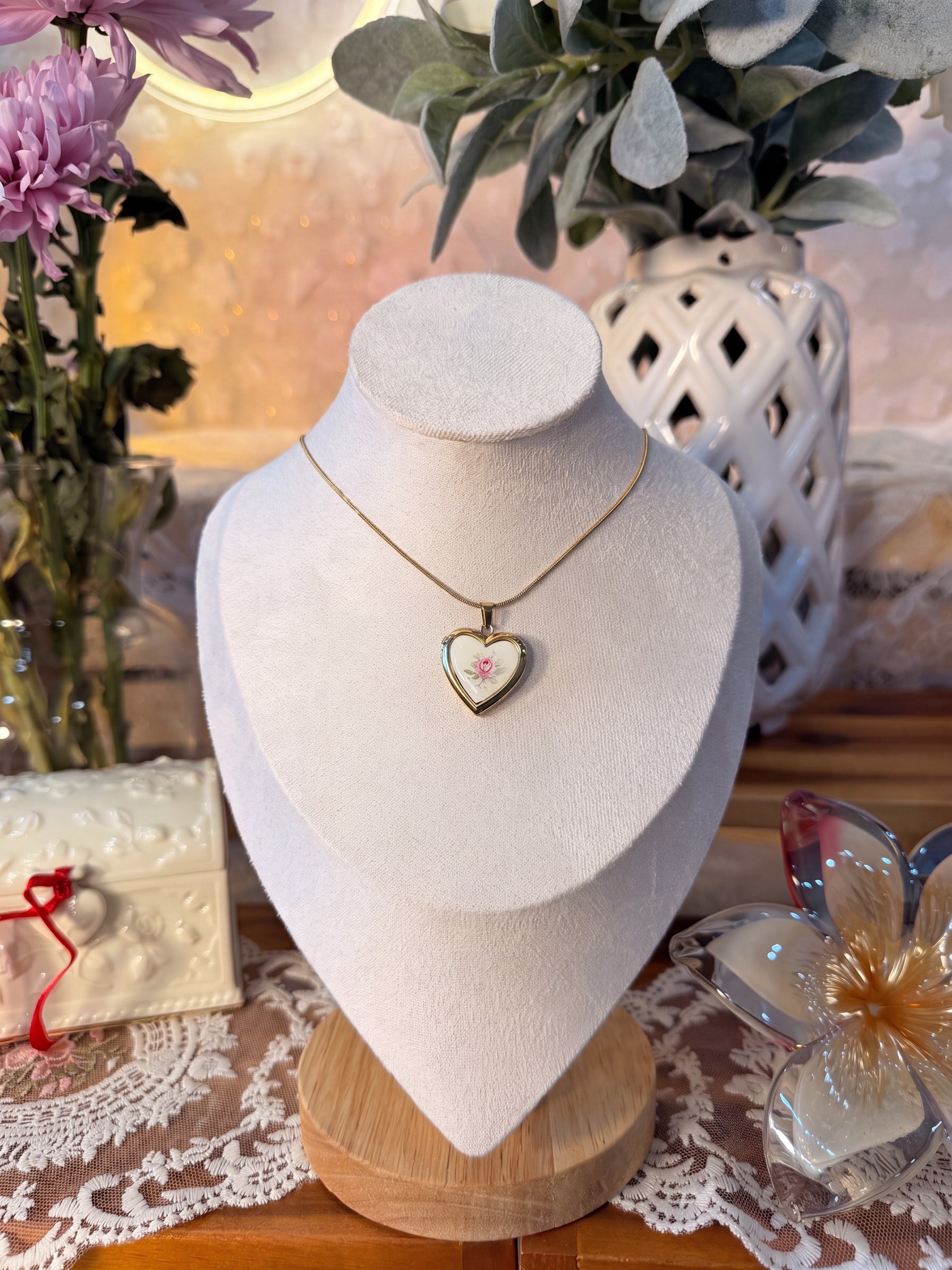 Floral locket silver